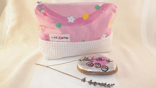 Pochette souple nid d’abeille et rose